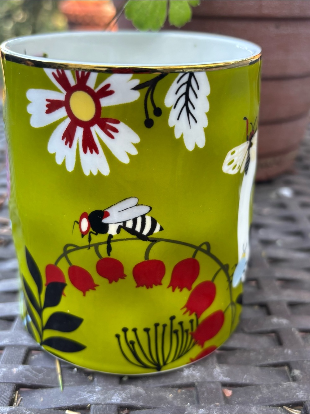 Monogram 'Q' Green Floral Ceramic Mug with Gold Handle - Picture 5 of 9